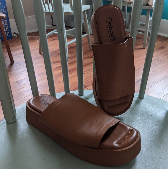 Platform sandals - Picture 2 of 4